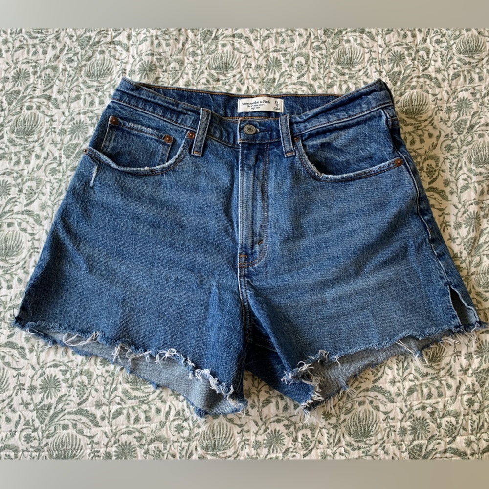Abercrombie & Fitch The 4” Mom Short